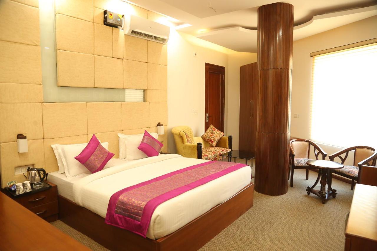 Inter Urban Hotel Rohtak Zewnętrze zdjęcie